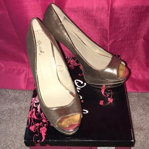 Champagne metallic fabric heels